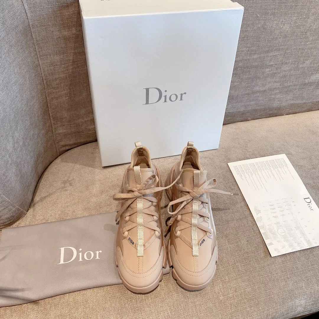 👟👟Ex-factory price 460 👟👟 DiorDior high-end version super popular Dior dad shoes-Crusie “J’DIOR 2020ss The new product created at the first major show of Paris Fashion Week in spring "As long as you buy this noble elegance, it will be yours." The new series is inspired by Dior's chief designer to cleverly combine the webbing on the dress with elegance on the perfect shoe shape. Super classic and good-looking. The original last is the most perfect last shape. Customized original material: imported silk cowhide with soft original customized Lycra surface. The best fabric on the market. 1:1 molded original film combination. The inner cowhide feet are perfect! Sizes 35-41, welcome to compare with the real ones